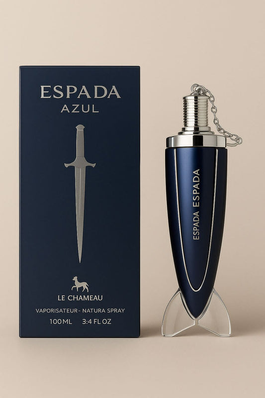 Espada Azul – Le Chameau 
Eau de Parfum | 100 ml inspirado en la fragancia Bleu de Chanel 
Un arma de distinción. Un aroma que deja huella.